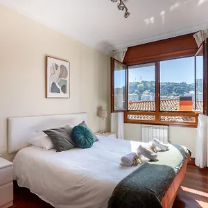 https://lameragane-en-el-centro-histrico-junto-al-parque.basquecountryhotels.org